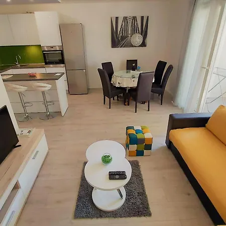 Apartment Punta Omis